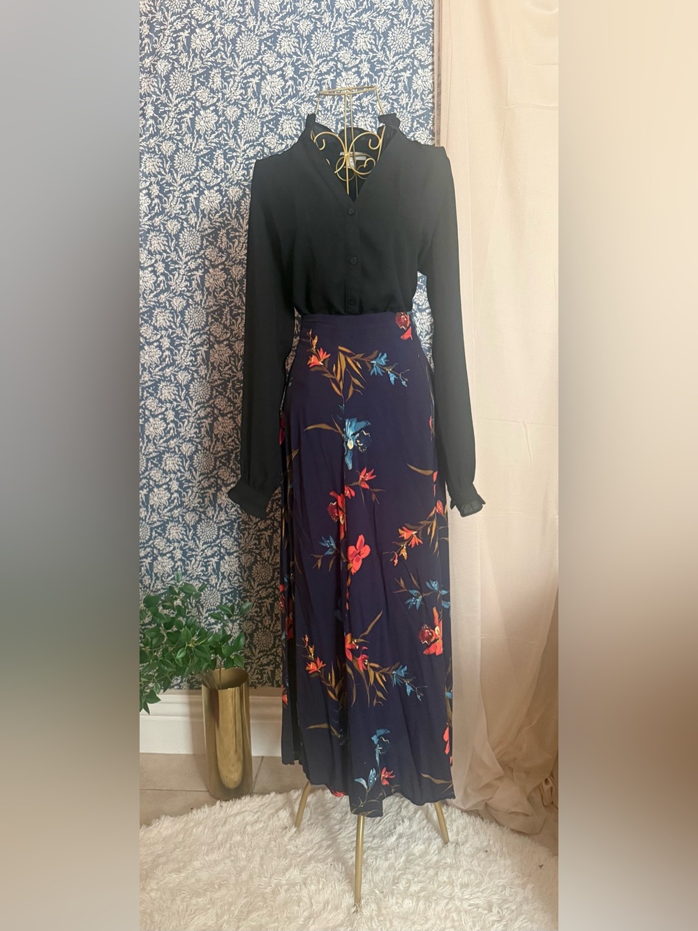 CeCe Size M Navy Floral Maxi Skirt